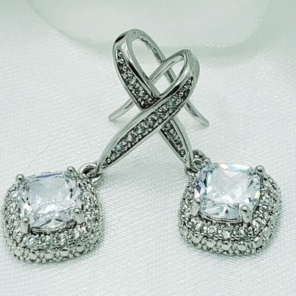 18K White Gold on 925 Cushion Cut 4 Ct Clear White Diamond  Earrings & Baguettes - Picture 4 of 5